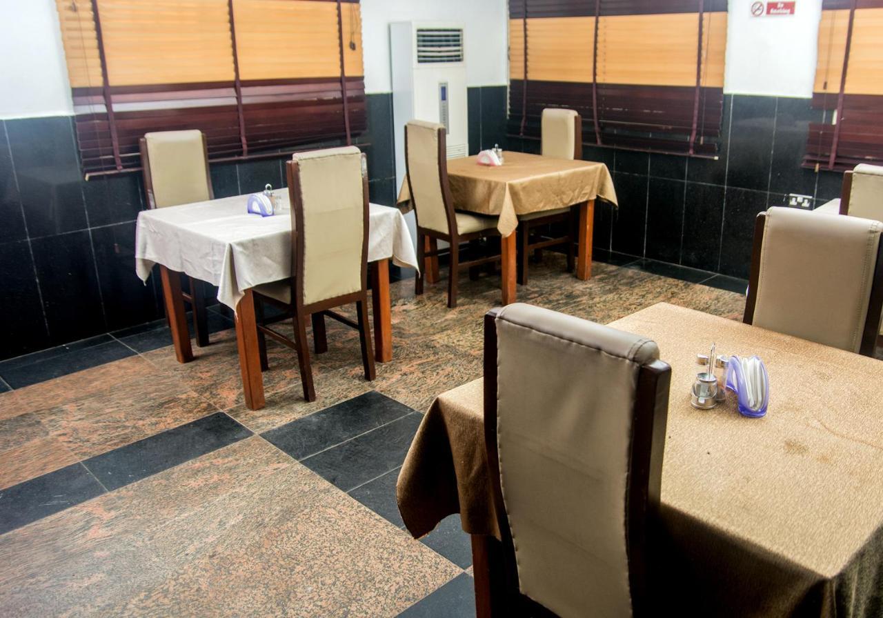 Presken Hotel @Villa Ikeja Bagian luar foto