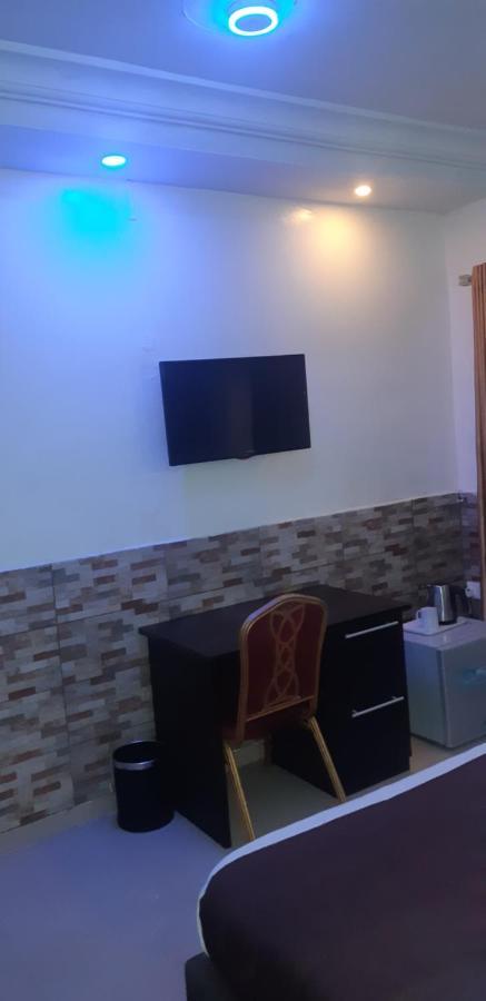 Presken Hotel @Villa Ikeja Bagian luar foto