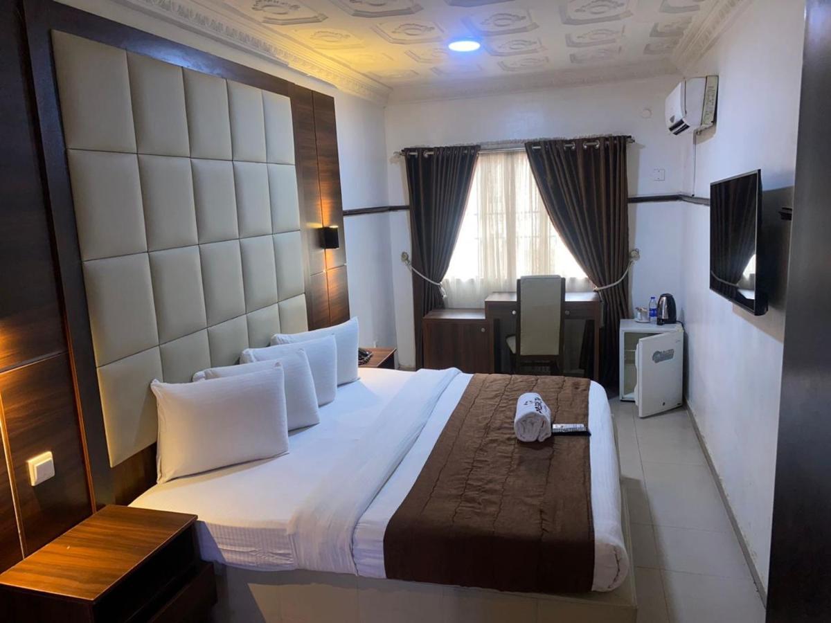 Presken Hotel @Villa Ikeja Bagian luar foto