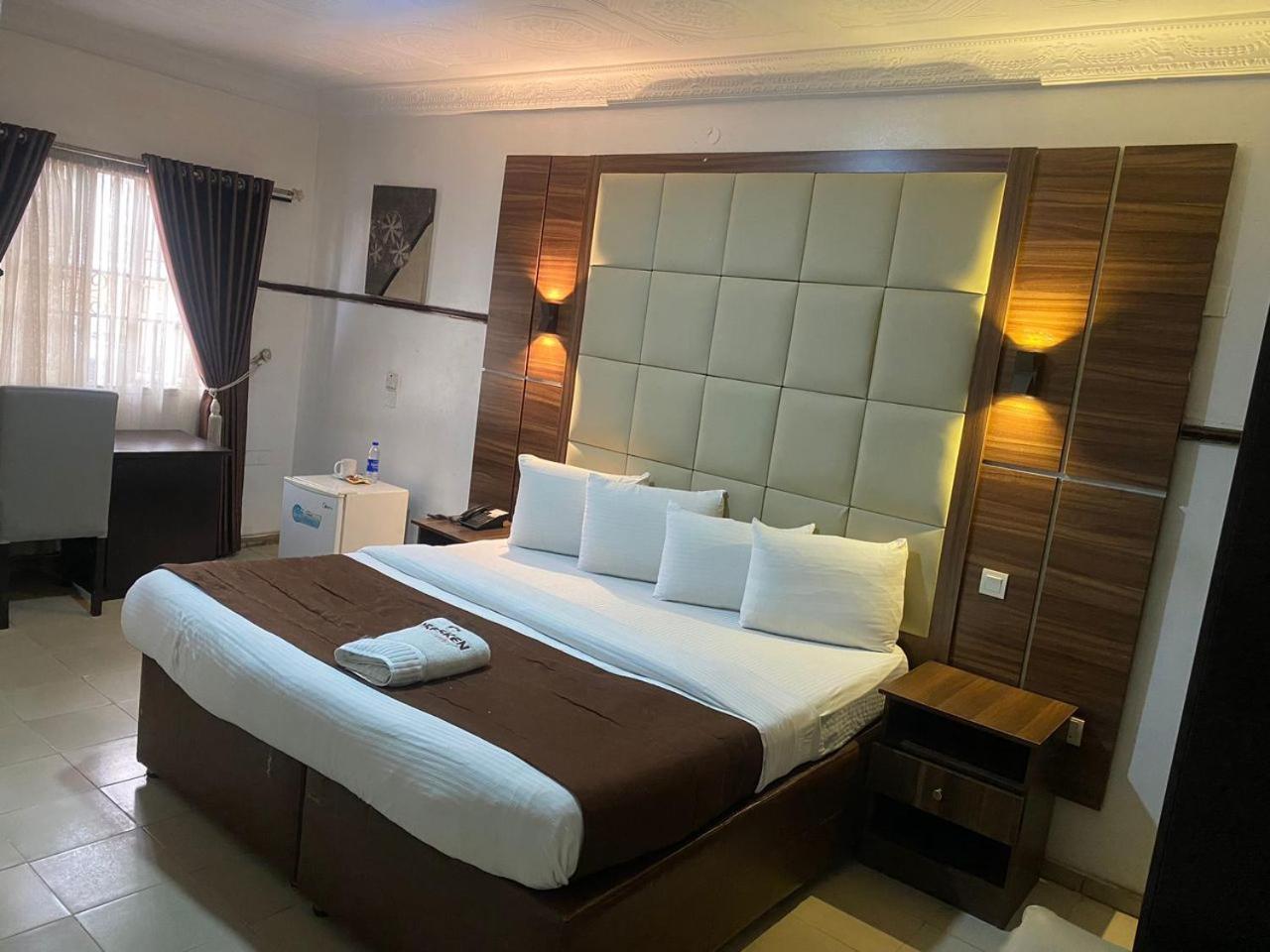 Presken Hotel @Villa Ikeja Bagian luar foto