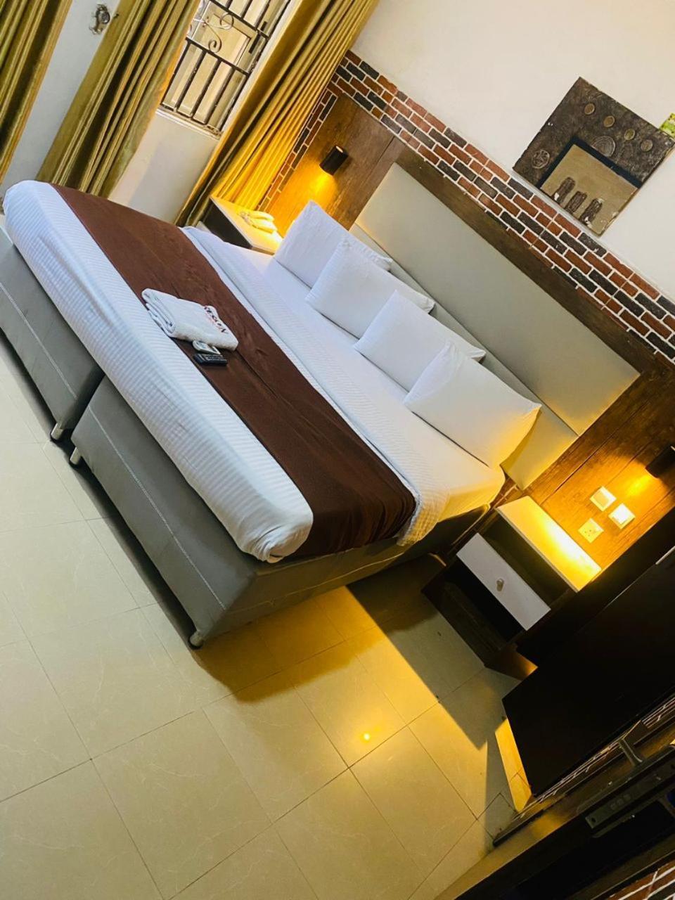 Presken Hotel @Villa Ikeja Bagian luar foto