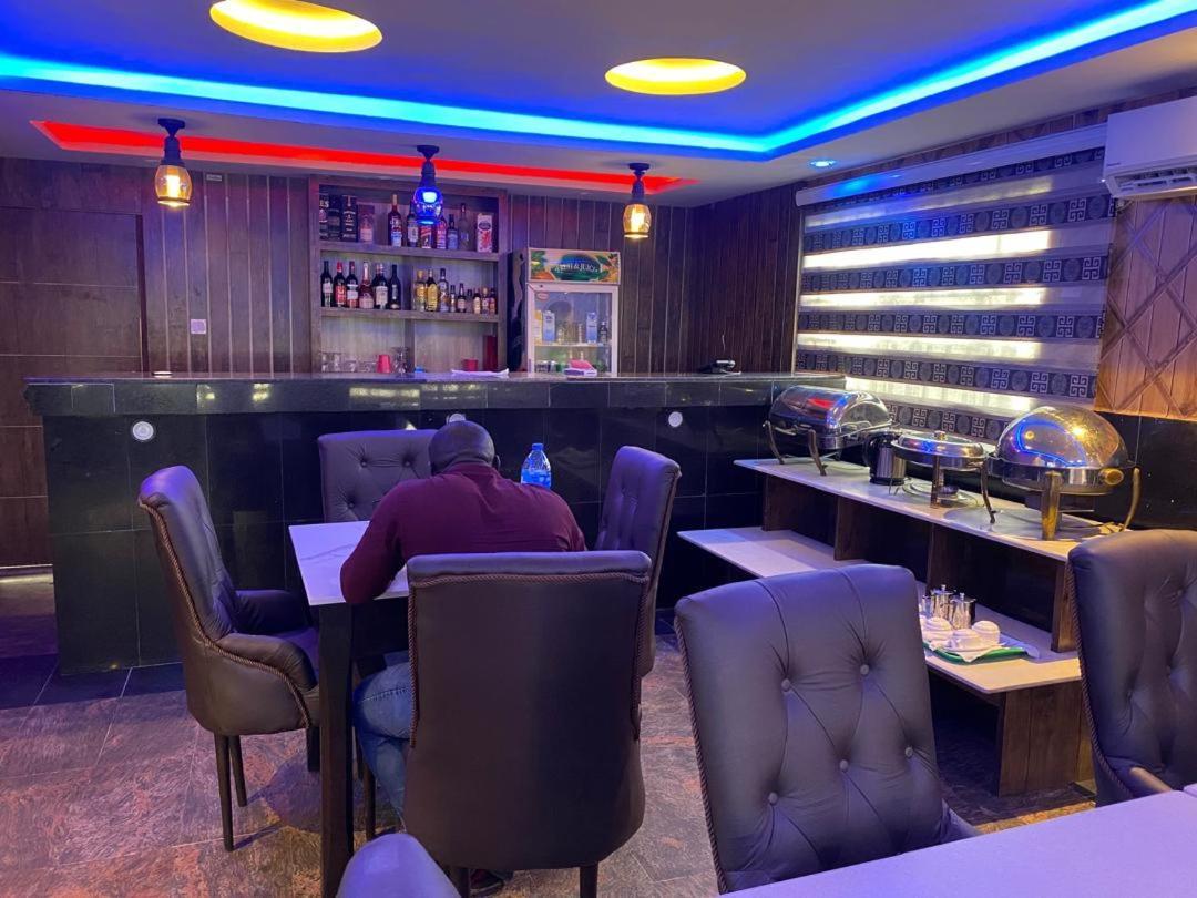 Presken Hotel @Villa Ikeja Bagian luar foto