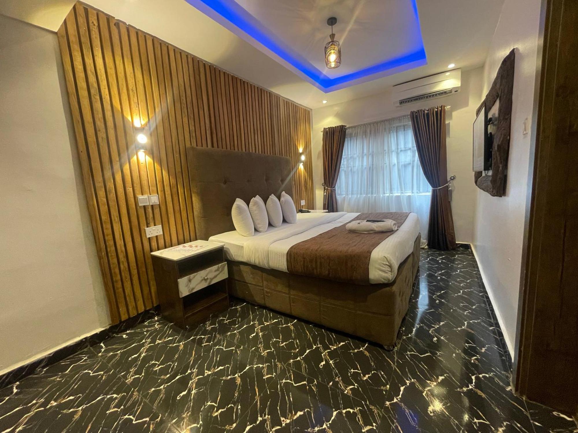 Presken Hotel @Villa Ikeja Bagian luar foto