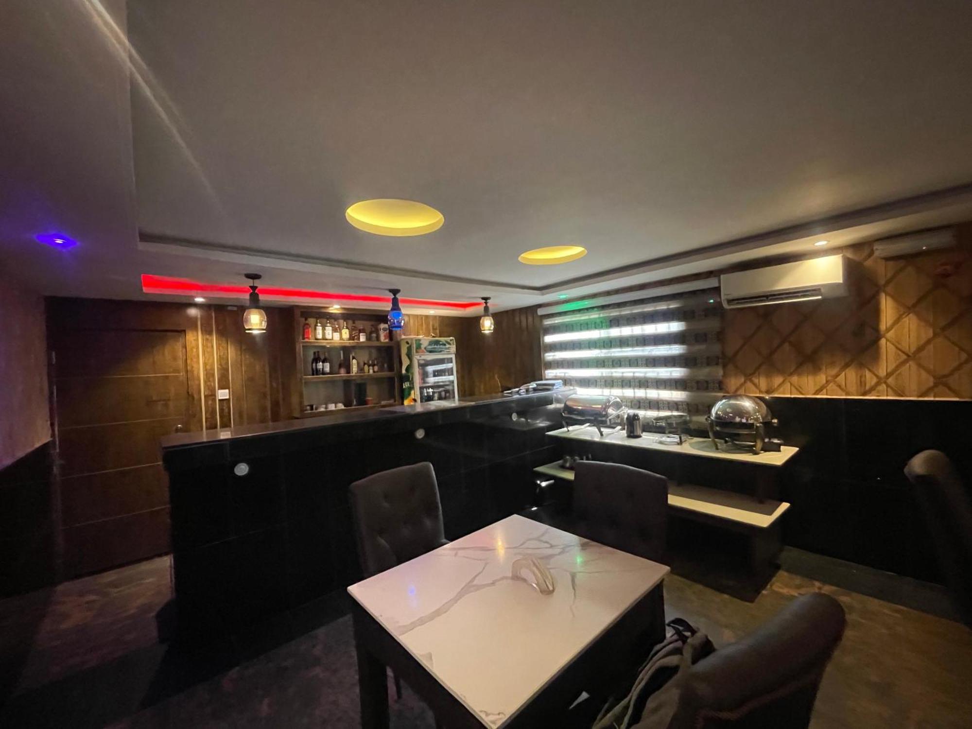 Presken Hotel @Villa Ikeja Bagian luar foto